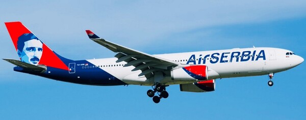 Самолёт Air Serbia в полёте